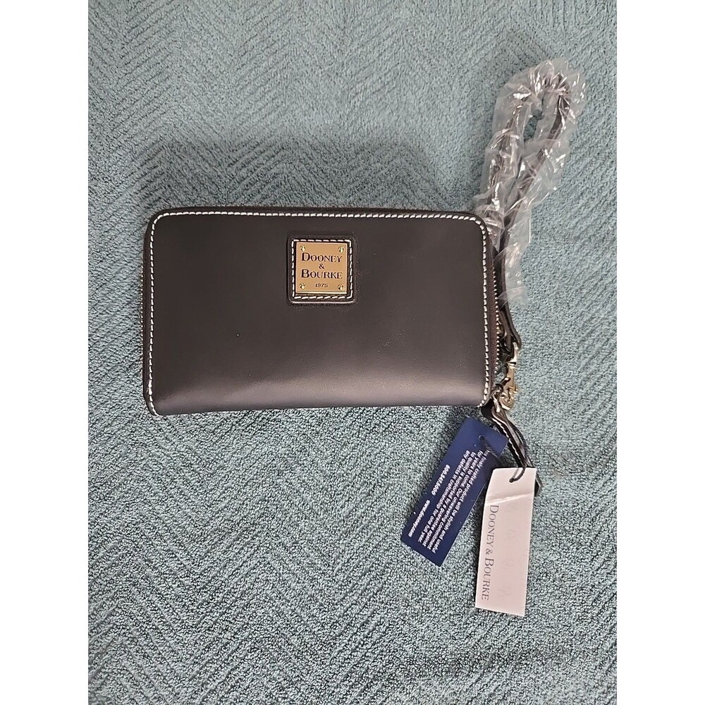 Dooney & Bourke Designer Zip   Wristlet Wallet Black Color